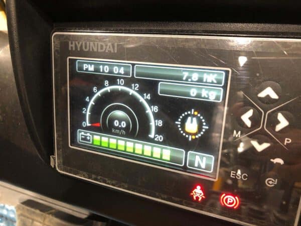 Sähkötrukki Hyundai 35B-9U 2020 kuva monitoiminäytöstä