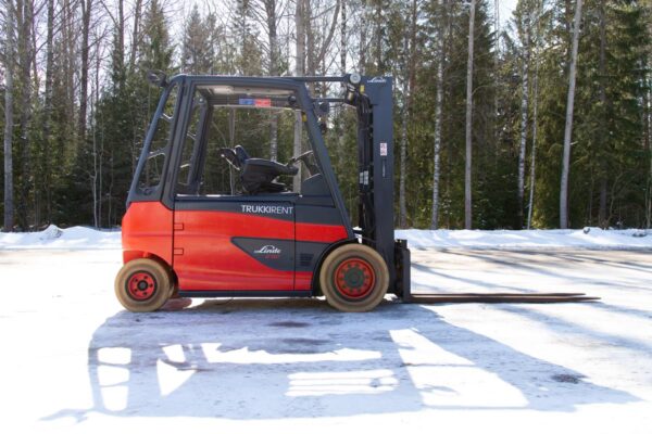 Electric forklift Linde E50HL-01 2017 from right