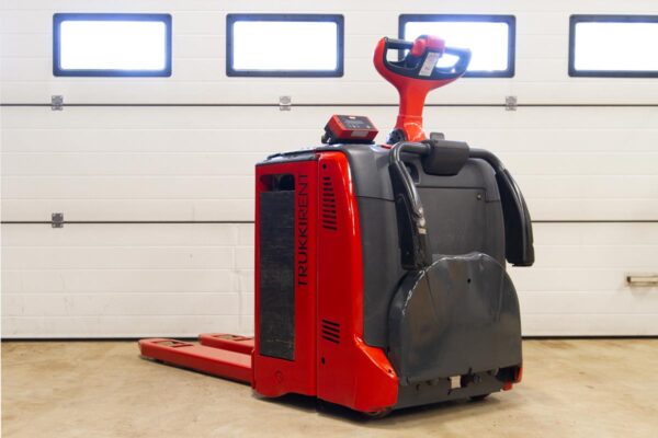 Pallet truck Linde T20AP 2013 from the rear left