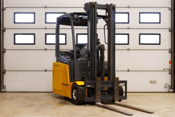 Electric counterbalance forklift Jungheinrich EFG216 from front right