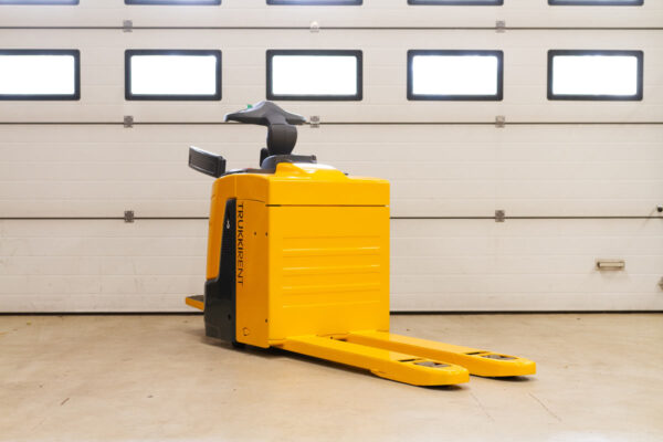 Jungheinirch ERE 120 pallet truck from front right