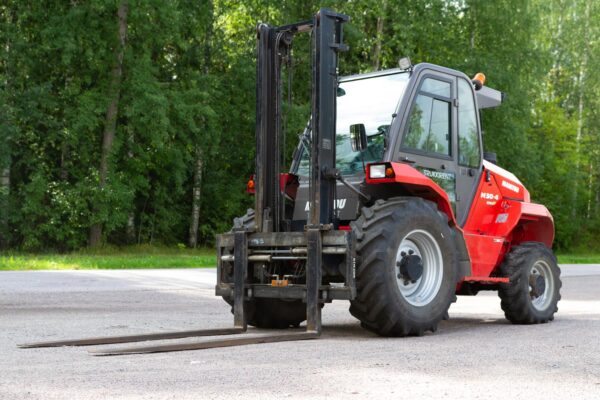Manitou M30-4 2015 forklift from front left