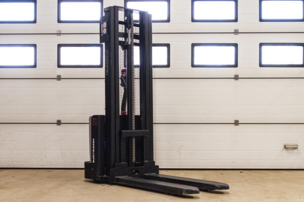 pallet stacker Silverstone EST 122 from right front