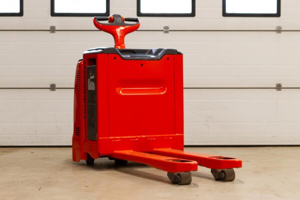 Pallet truck Linde T20 AP 2016 from front right