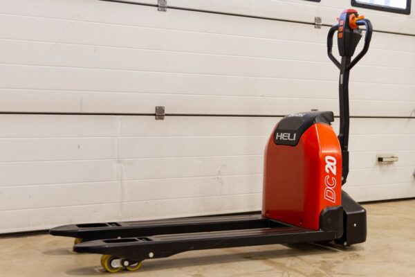 Electric pallet truck Heli CBD20J from front left