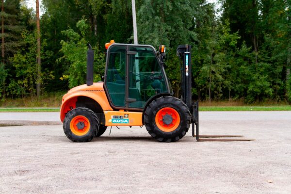 Off-road forklift Ausa C250H from the right