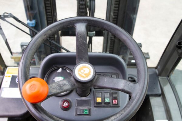 Off-road forklift Ausa C250H steering wheel