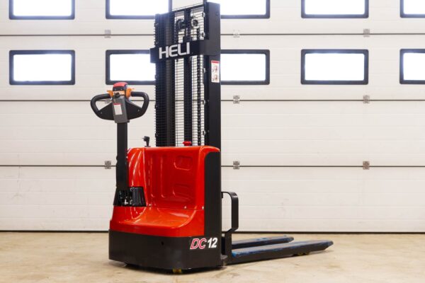 Electric pallet stacker Heli CDD12J from the rear right