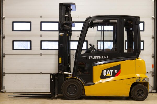 Electric counterbalance forklift Caterpillar EP35N from left