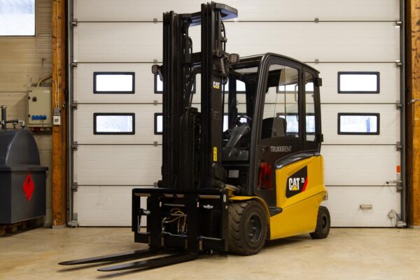 Caterpillar EP35N electric counterbalance forklift from front left