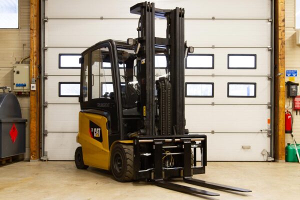 Caterpillar EP35N electric counterbalance forklift from front right