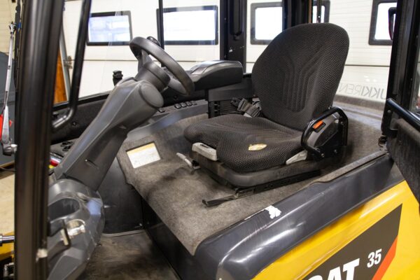 Electric counterbalance forklift Caterpillar EP35N cab