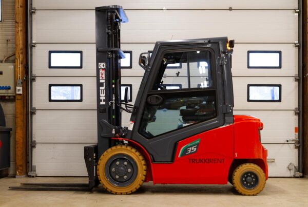 Electric forklift Heli CPD35 from left
