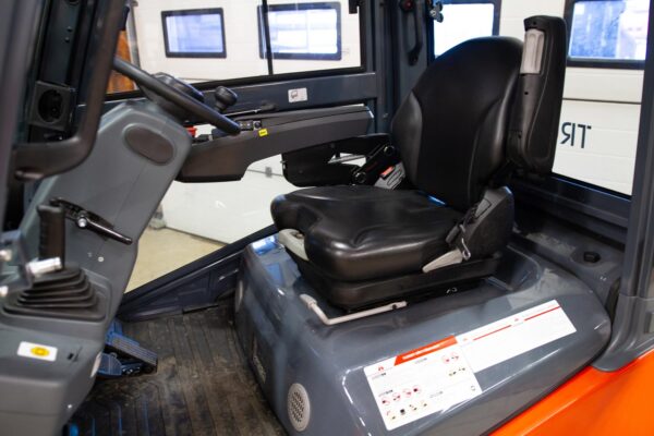 Electric forklift Heli CPD35 Cabin from left