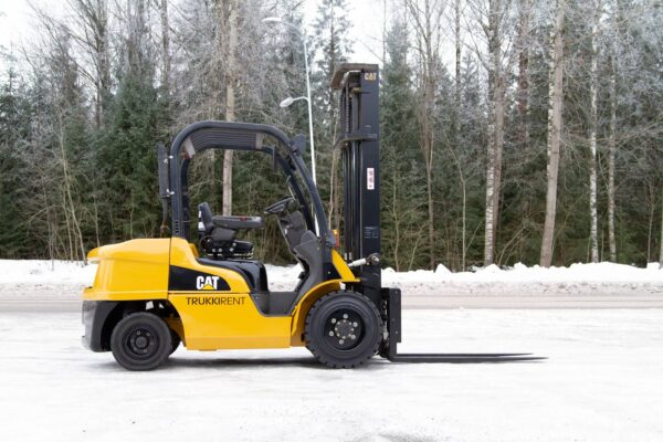 Diesel forklift Cat DP35 N 2008 from the right