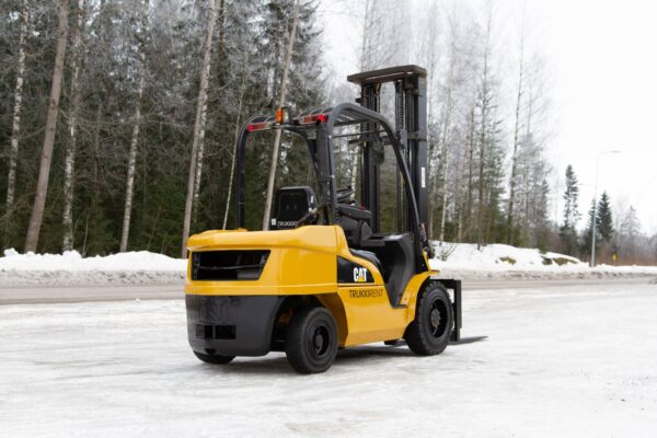 Diesel forklift Cat DP35 N 2008 from the rear right