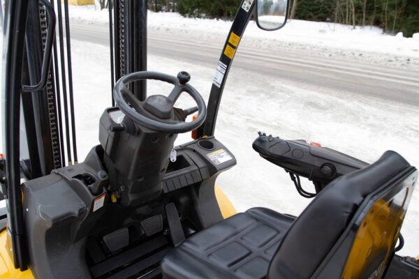 Diesel forklift Cat DP35 N 2008 cab from the rear