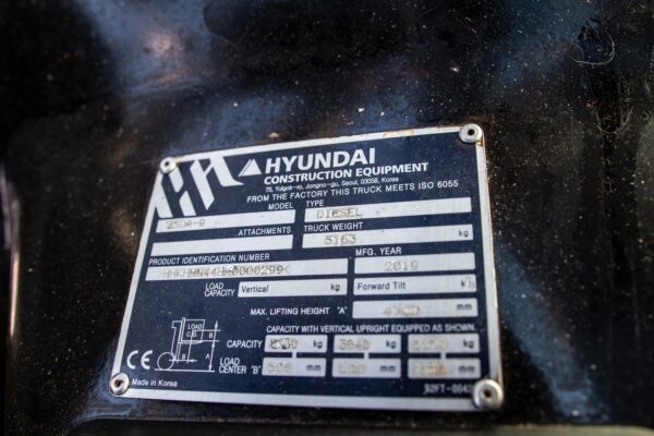 Diesel counterbalanced forklift Hyundai 35DA-9 type plate