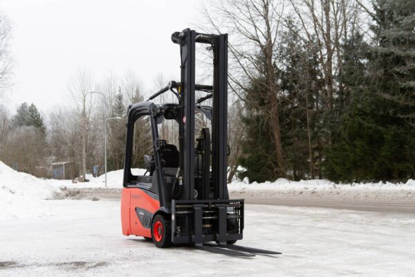 Electric forklift Linde E16C-02 from front right