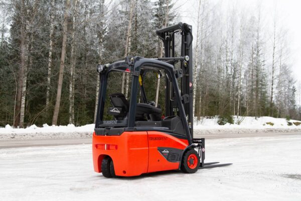 Electric forklift Linde E16C-02 from the rear right